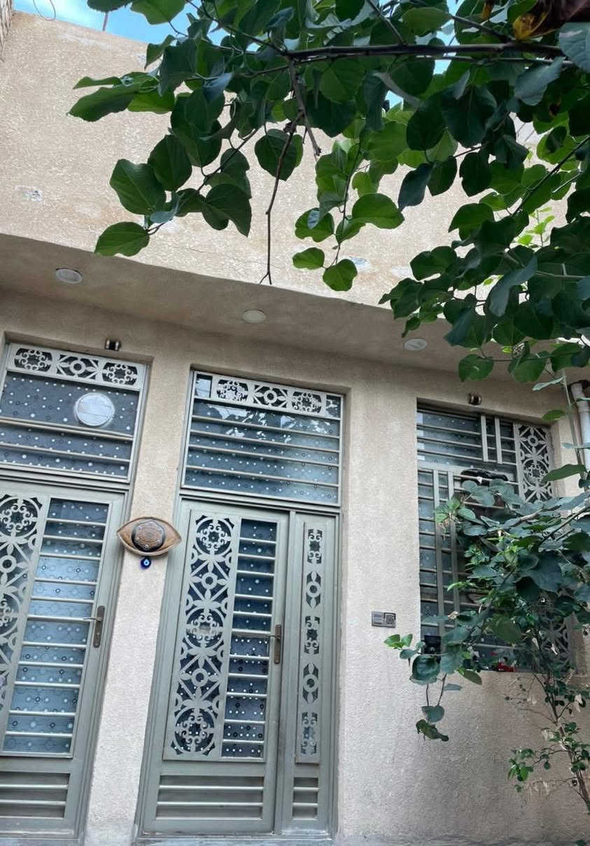 بيت للبيع  البوبيات حي السادة الشارع عريض عرضه ١٠ متر تبليط عامود ٥٥ المساحة ١٠٠ متر طابق واحد السعر 105مليون وماكو هيج سعر بكل المنطقة  البيت بناء جديد***********يبعد عن الامام ٢ كيلو
