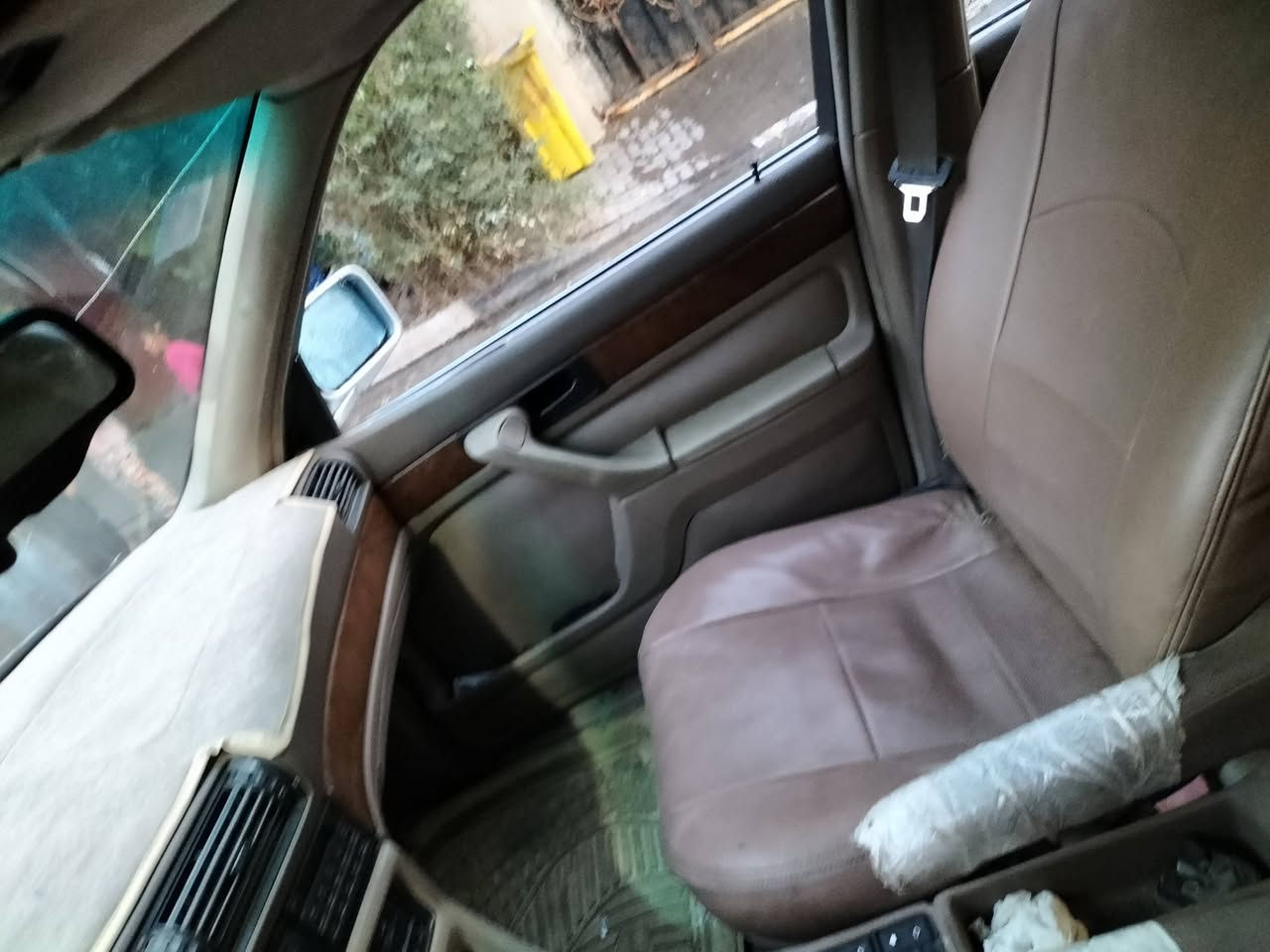 السلام عليكم بي ام 740 مستعجل على بيعته سنويته 2027 تنتهي السياره ناقصه صبقه ودعاميات قرفته زيرو بس بالتصوير مواضحه حداديته نص عمر ***********
