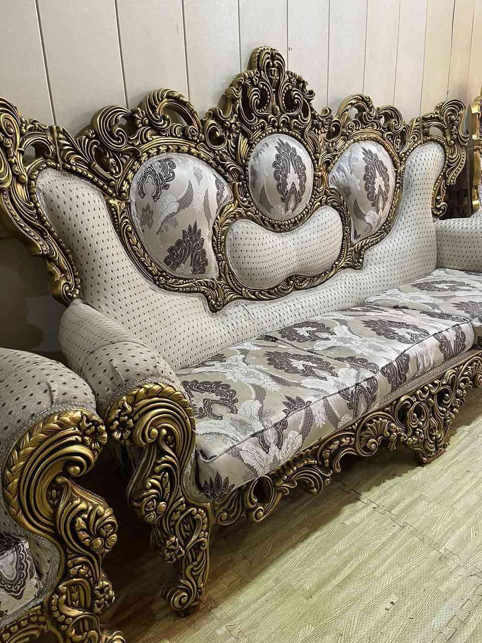 سلام عليكم  تخم رئاسي تركي مع الطبلات مكان بغداد السيدية حي التراث *********** اكتب السعر وردلك بالتعليقات وتدلل ٤ كراسي ام النفر وقنفات اثنين
