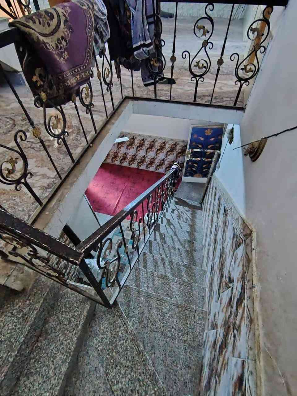 #دار_سكن_للبيع🏠 
___
⭕العنوان :حي العسكري الثانيه 
⭕ قرب حسينيه ام البنين
-------------------------------------
✨طابقين 
✨اعكاده

♦️المساحة : 214م²

--------------------------------
✨ تفاصيل البيت ✨
____
⭕الطابق الأول : استقبال وصاله ومطبخ  وصحيات وطارمه 
⭕الطابق الثاني :غرف عدد اربعه وصاله 

---+-+++

للاستفسار 
____
عنواننا ✍🏻
🔹شارع ستين مقابل صيدليه كبسولة

للاتصال ☎️
____
***********
