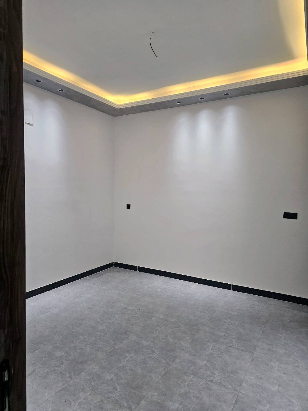 بغداد الدوره حي دجله 
المساحه 100متر
6.25×16
البيت طابقين الشغل فول 
يحتوي عل 3غرف نوم الطابق الرضي ديكورات الصاله مفتوحه علحولي 