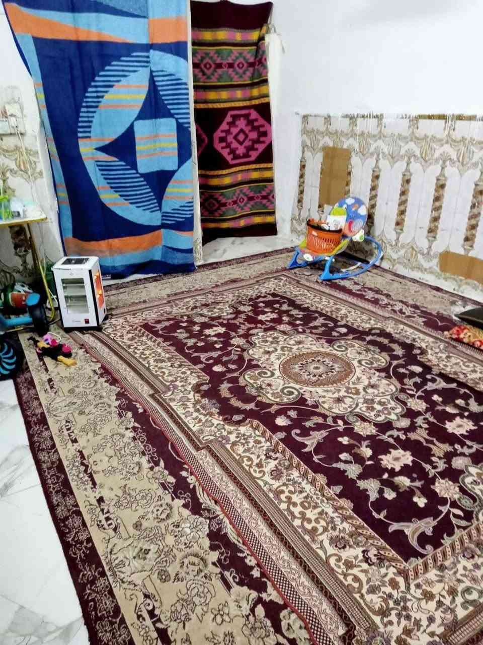 بيت 60 متر غرفه وصاله ومطبخ واستقبال صغير وصحيات للبيع حي الرحمه شارع الكيات  فرع مكتب ابو محمد الكريطي

السعر  20 وبي مجال قليل 

‭***********
