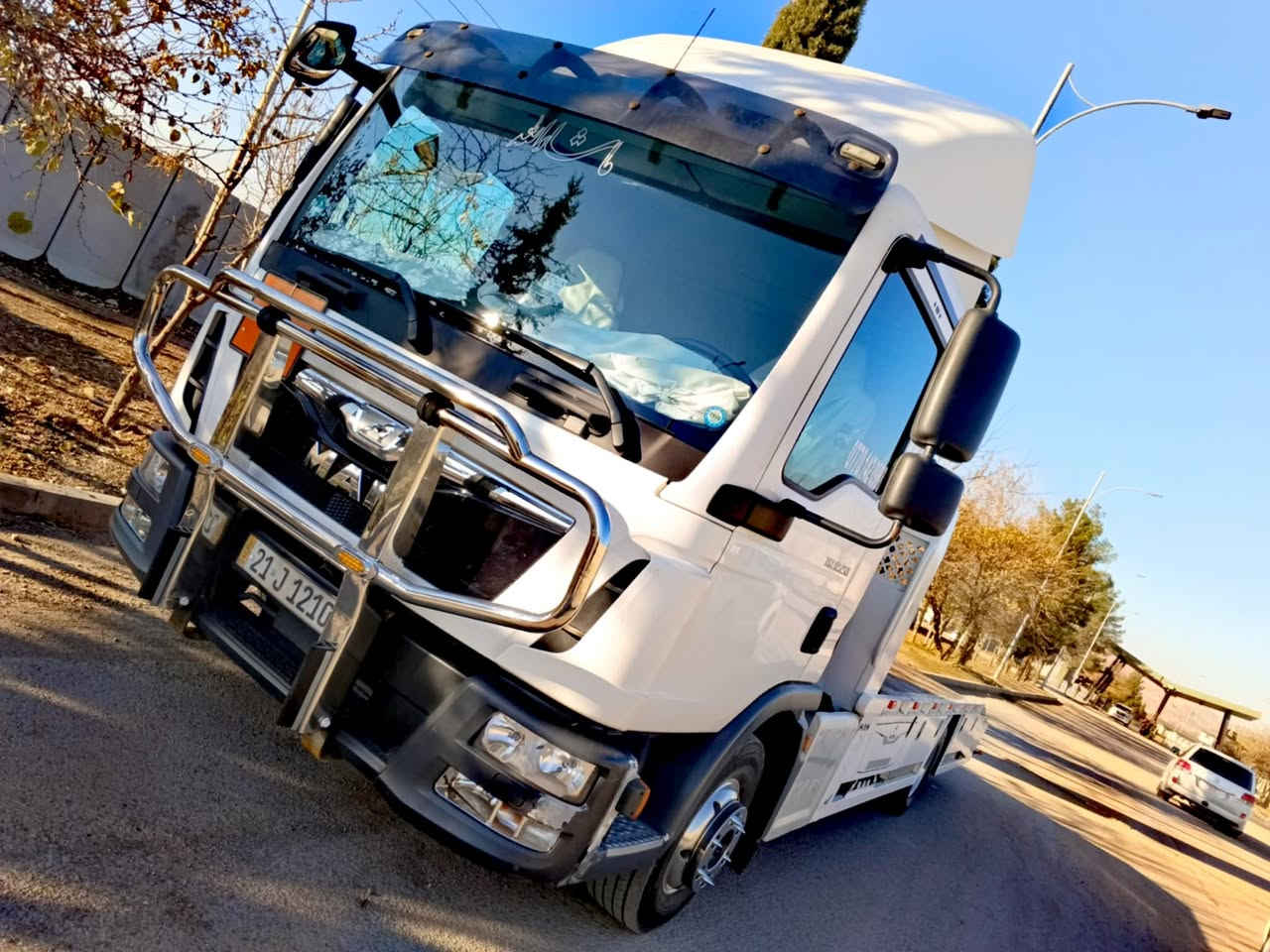 للبیع مان 2017فول مواصفات كامرا حصاص رادار  بویلر تبرید   كیر 4×4 تحدید سرعه جام كاره با  ویل کروم 6 
برا غی 6سلندر  طویل بودی 6.20  بودی جدید 
***********
