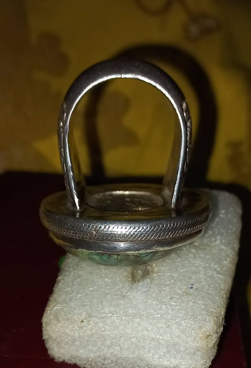 متاح محبس نيشابوري  عملاق  فضة  عيار١٠٠٠  باقي التفاصيل عل خاص العنوان بغداد مدينة الصدر رقم موبايل ***********
