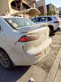 عندي سياره مسيوبيشي لانسر قرش موديل 2016ماشية 106الف بيها طخها صندوق ا...