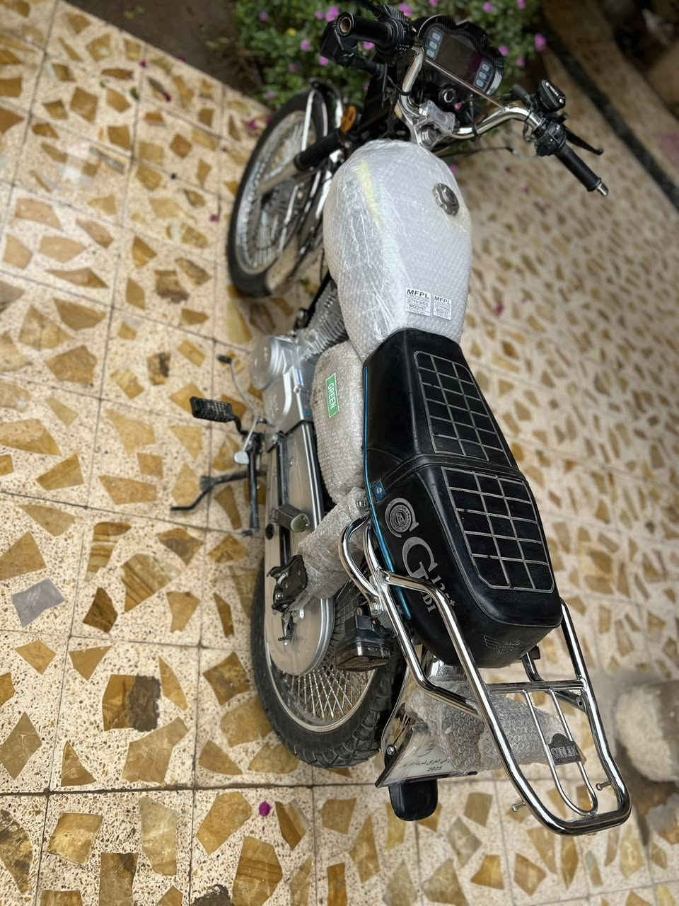 تايكر ٢٥ ماشيه ٣٠٠٠ خير من الله نضافه 💯 بعدها على وضع الوكاله مكفوله كفاله عامه محرك مامفتوح كلها شغاله مابيها نقص  صلنصه كاتم لدراجه اسعمال شخصي سعرها ٧٨٠ وبيها مجال لشراي يخابرني ويدلل عنواني بعقوبه  ***********
