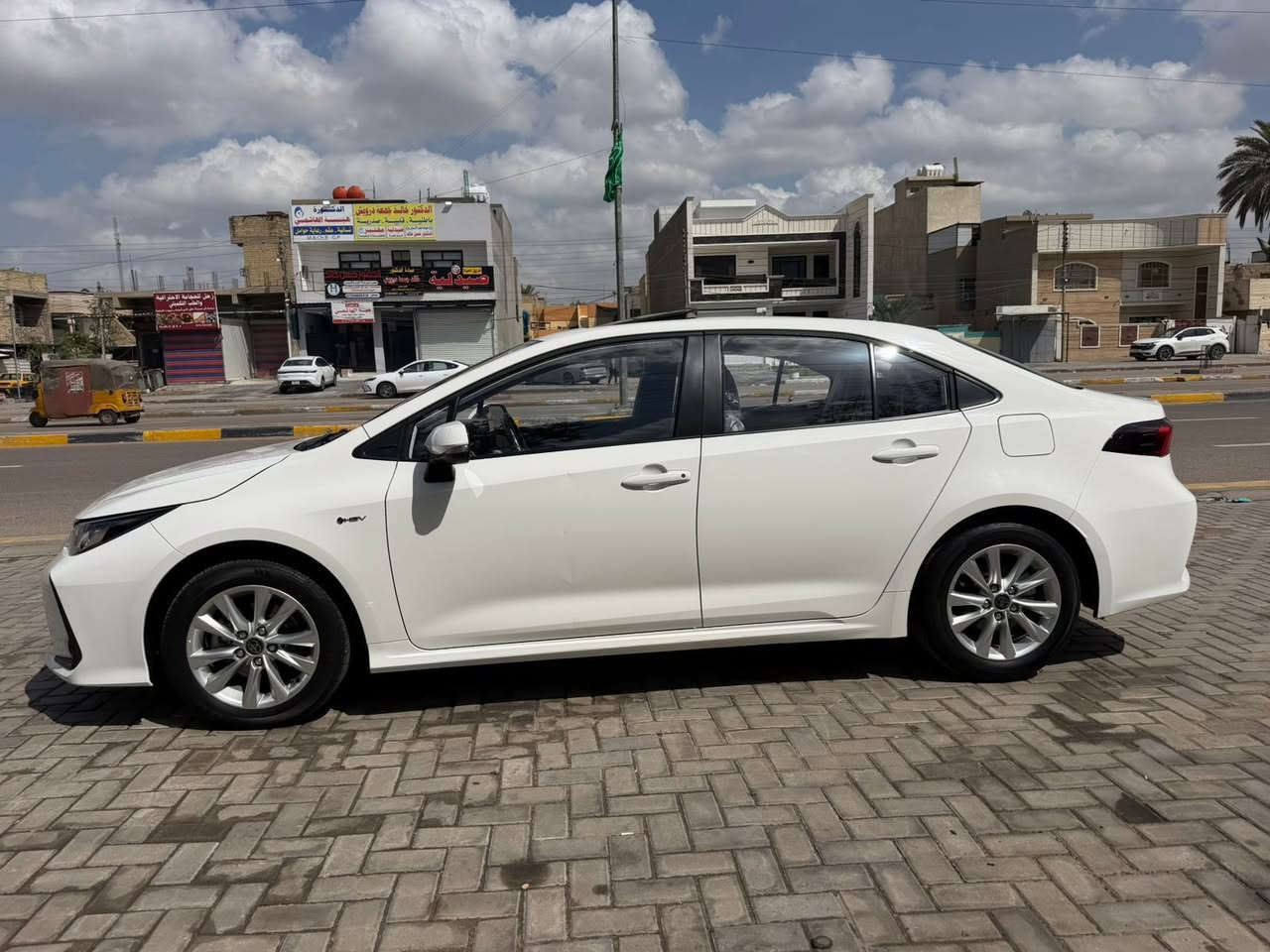 كورلا ٢٠٢٥هايبرد ماشيه ١١ الف فول مواصفات شكل خليجي تحويل مباشر مكفوله كفاله عامه فقط رصعه موضحه مكانها الكرخ حي العامل 
*********** السعر ١٥٥ ورقه لابارد ولا صبغ
