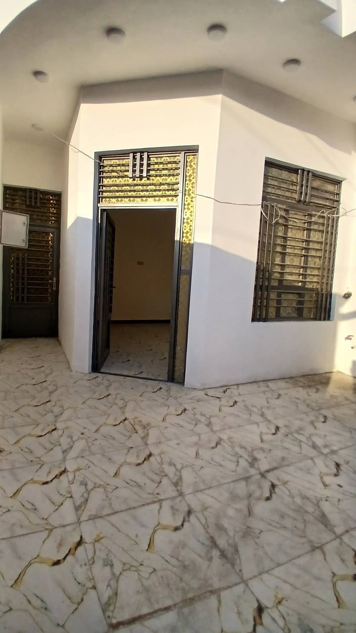 على بركه الله 
بيت للبيع دوانم المعمل 
مساحه ١٠٠متر طابقين يتكون ٢غرف نوم شغل كلش حلو 
موقع البيت قرب سكله كمال الهراط
للاستفسار اكثر اتصل 
***********
او مراجعة مكتب زمزم
