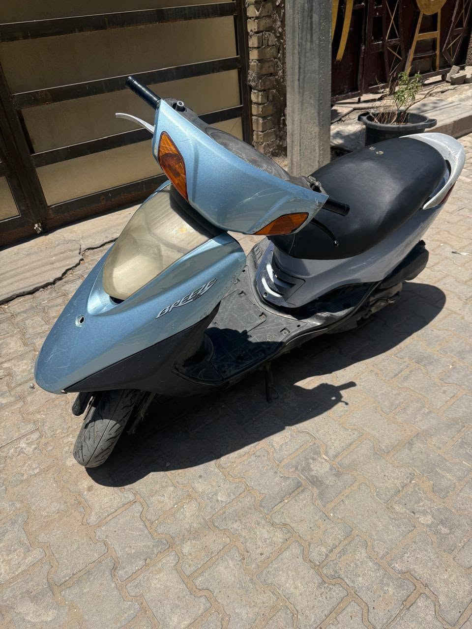 يااللة سلام عليكم شباب دراجة بريز للبيع لون ازرق نكرة سلف هندر اشاير لايت زنون عالي وناصي هورن صوتة عالي ستاند صفح قفل جنطة قفل سكان دراجة كاملة مابيهة اي نقص ونضيفة كلش شكد متتصور مال جناي الله يشهد مكينة ممفتوحه بلاديه جيب الف فيتر وياك وافحص مكاني بغداد الحرية السعر ٥٥٠ الشراي يتصل ويدلل *********** بي واتساب واهلا وسهلا بالجميع
