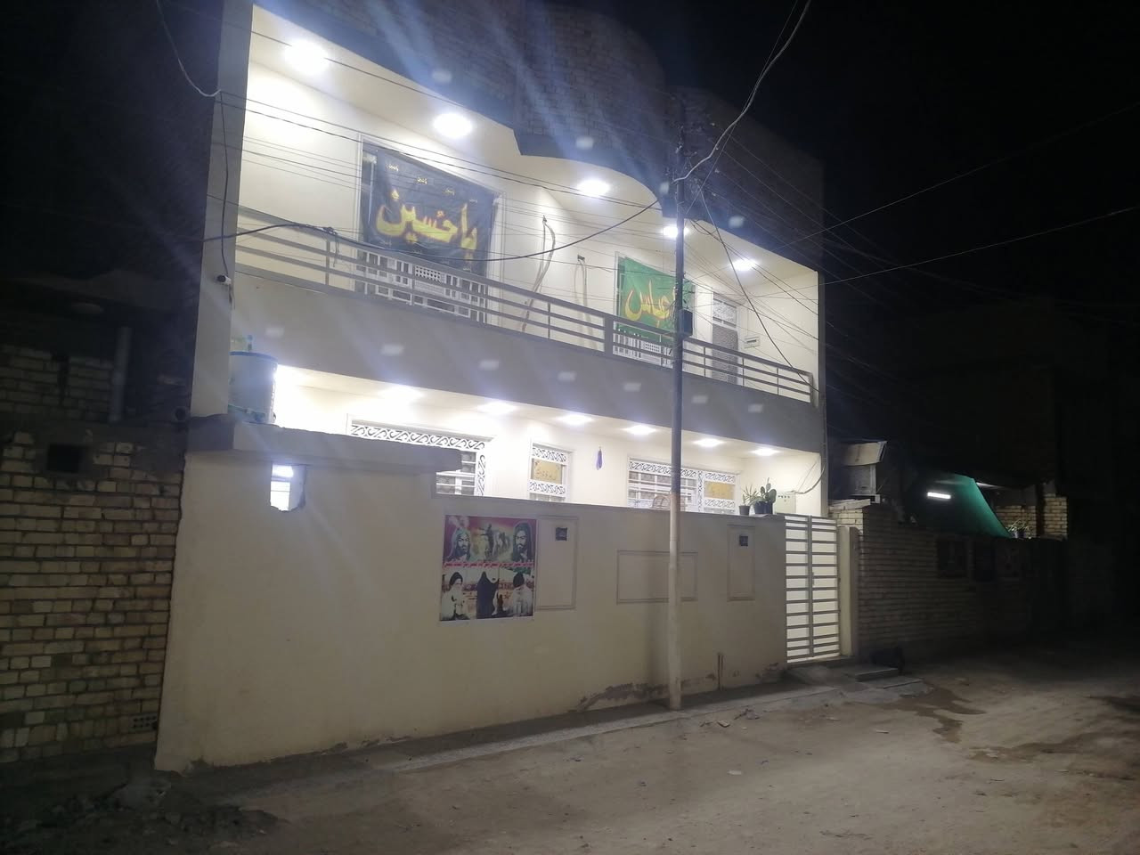 بيت مربع المساحة ١١٠ بالضباط الثانيه
بدايه المنطقه ثاني فرع على شارع عشرين
الاتصال ***********
