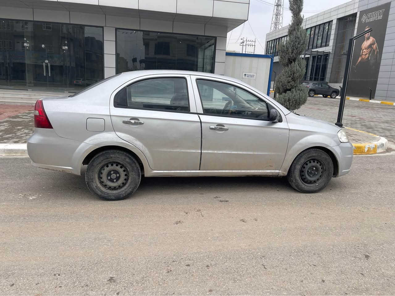 افيو 2009 سلفر 
بێ دعم و صبغ هه می شە رتە داخل زە ر  
٦وە رە قە و نیف غرامە سە ر 
رقم  وسە نە وی جدید تحویل شە رتە 
سعر ٦١ مجال *********** Singapore
