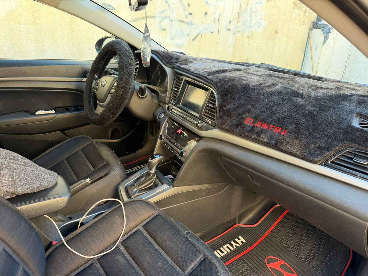 السلام عليكم ورحمة الله وبركاته
سيارة النترا للبيع 2017  محرك 2000 دوش وارد امريكي
السيارة لمتد ماعدا الفتحة رقم اربيل باسمي سنوية لحد 30  حادثها خلفي حوض السبير
 ماشية 94 الف ميل
كشن السائق كهربائي
شاشة كبيرة
كامرة دوارة
شاشة اعطال
بصمة تشغيل وبصمة ابواب
تدفئة كشنات
رادار جانبي ( نظام النقطة العمياء)
حساس اطارات
نظام ايكو وسبورت وعادي
تبريد بيانو منفصل
تحكم استيرن جهتين
مانع انزلاق
مثبت سرعة 
بك لايت ليد
للاستفسار يرجى الاتصال 
***********
