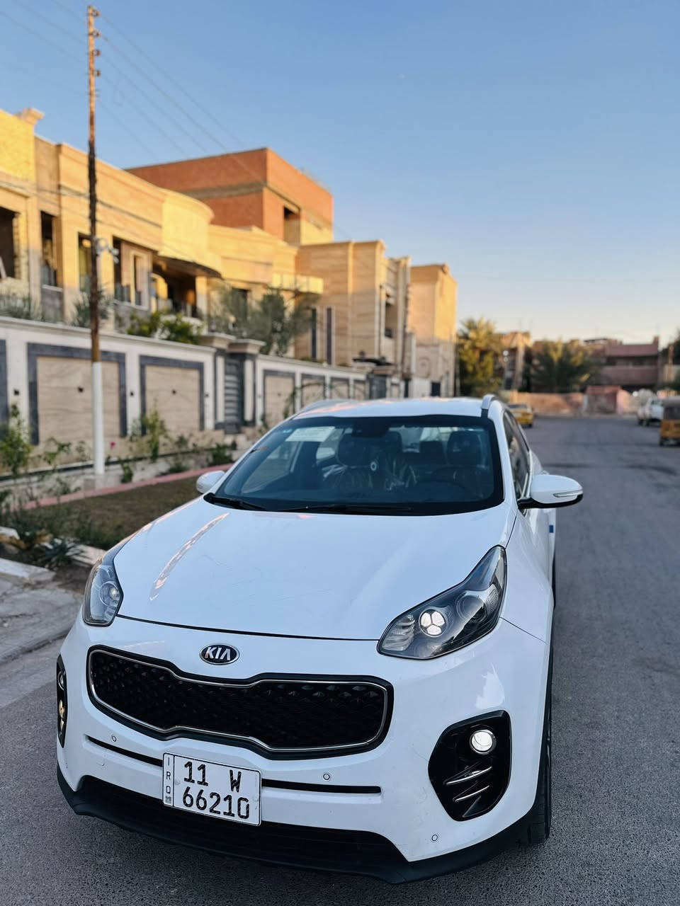 كيا سبورتج مديل 2017
بصمه كشن جلد حمصي   
حساسات امامي خلفي 
كشنات كهرباه سايد بريك دكمه
كامره و شاشه مري شفط  
وارد خليجي وكاله الدوليه ماشيه 90 كيلو 
سياره مكفوله بدون بارد و صبغ 
سعر 177
***********موقع السياره بغداد البنوك
