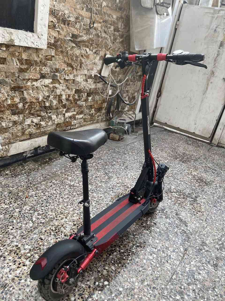 سكوتر للبيع سكوتر فول الفول بطاريات ليثيوم الشحنه الوحده تمشي45كيلو السعر350الف وبيها مجال عنواني بغداد السيديه للاستفسار***********وتساب
