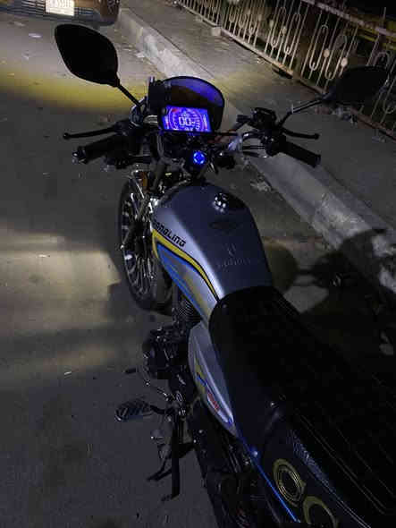 السلام عليكم ايراني سونك 2026 للبيع 
استعمال شهر واحد فقط
كهربائيات شغالة كلهن
المكينة مال شركة ما مجفتة واي نقص مابيها
اوراق كامله بس ممدفوع كمركها وممرقمة
ماشية 6000 بس
السعر  : 850 الف وبيها مجال بسيط 
التواصل واتساب : ***********
