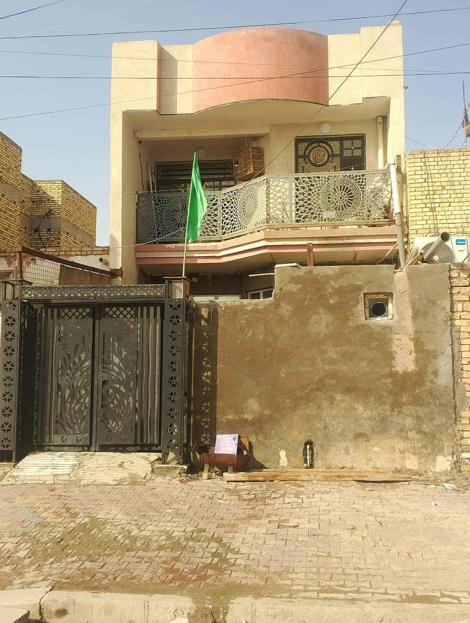 دار للبيع المساحه 120 مغربه الشيشان الأولى قاطين كاملات غرفتين فوك وغرفه جوه رايدينه ب115وببه مجال


**إذا كنت صاحب هذا الإعلان وتريد حذفه لأي سبب، رجاءا أرسل رسالة إلى الدعم الفني**
