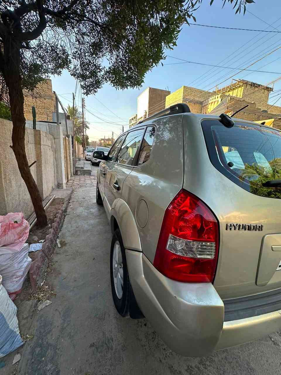 السلام عليكم ورحمة الله وبركاته. 
توسان خليجي ٢٠٠٩ ماشية ١٤٩ الف، مكفولة من الضربة والصبغ ما عدا جامرلغ السايق الأمامي مبدل نفس اللون أثر شخط، السيارة جاهزة من كلشي وعلى وضع الشركة، مكانها بغداد الدورة، 
السعر ١١٠ ورقة… 
***********
***********
