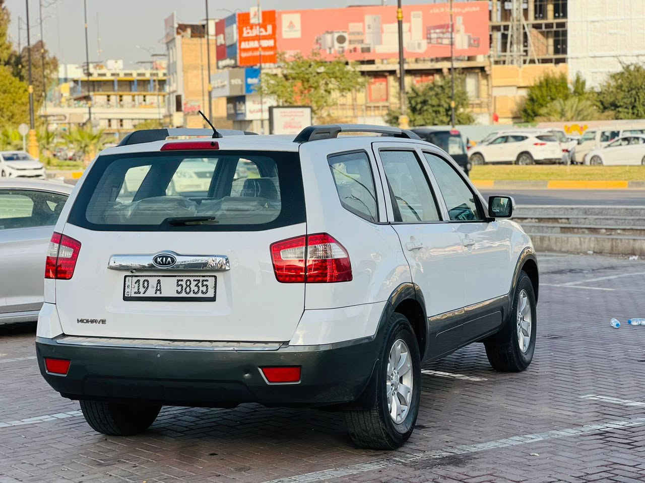 السلام عليكم للبيع كيا موهافي موديل2011 بيها حادث باب خلفي فقط صبغ باقي السياره كفاله عامه فول موصفات شاشه تحكم ستيرن سبعه راكب كشنات جلد تدفئه تبريد فتحه سقف رادار أمامي خلفيه ثلاث قطع تبريد سياره جديده وجاهزه كير محرك حداديه تخم تاير تبريد تدفئه رقم كربلاء إنكليزي سنويه لل2029 السعر128قابل للتفاوض 
رقم صاحب السياره***********
مكان السياره كربلاء المقدسه 
مكلف بلنشر
