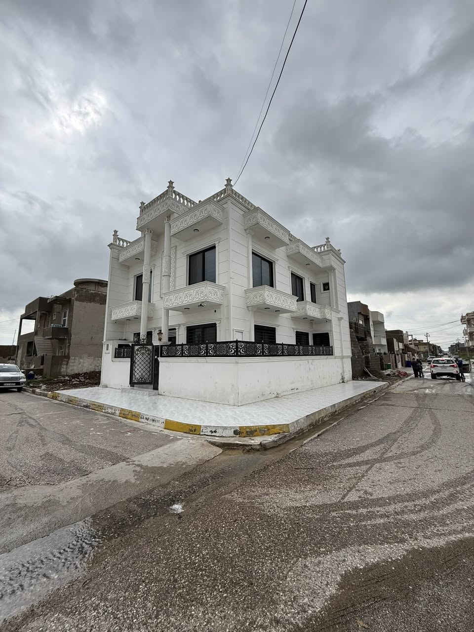 للبيع بيت ممتاز فول الفول دوميز قاطع المرور الاول .
البيت ركن اتجاه شرق شمال مساحة 125 متر .

للاستفسار والتواصل راجع عقارات ( آدور 1_ 2 ) دوميز و وارستي او اتصل مع صاحب البيت مباشر . 

***********
