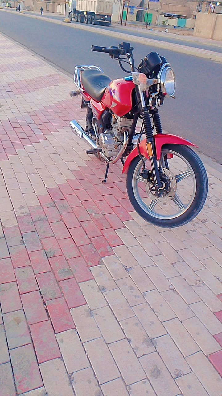 السلام عليكم دراجه دايوان للبيع موديل 18 اوراق اصوليه. ‏‪0777 368 2409‬‏
