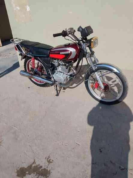 السلام عليكم دراجه للبيع خمسه كير كلشي شغال   سعره 500و بيهه مجال الريد يراسلني على هذا رقم *********** يوجد واتساب
