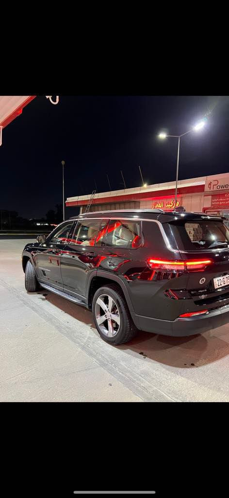 سلام عليكم
جيب كراند شيروكي لمتدد
مديل 2022 
خليجيه السياره وكالت هارلم
كلين بدون اي صبغ فقط بيها رصعتين او ممبينات كلش او باقيات على حالهن وهنا صار بيهه طخه في جاملق الامامي وتبدل 
(((( بشرط السياره صيانتها الدوريه كلها بهارلم  مابيها نقص من كل النواحي  
رقم اربيل رقمها جديد سنويه جديده 
ماشيه 56 كيلو 
محرك   V6   3600
مواصفاتها كشنات الامامي تبريد تتفأه كشن كهرباء او خزن 
كشنات خلفيه بس تتفأه 
بيها ست منافذ تابسي او سته منافذ يو اس بي او بيها منف كهرباء 150 w 
شاشه تدعم كار بلي
 بانو رامه 
حساسات اماميه خلفي 
رادارت 360 درجه 
السياره سبعه راكب قياس L
صندوك كهربائي
تشغيل عن بعد 
خروج عن المسار 
اوتو بريك في الحالات الطارئه
هند بريك بصمه
الكيجات دجتل
تبريد منفصل امامي او خلفي او منافث التبريد اتلث قطع
او بيها بعد مواصفات
السعر 330 ورقه
سياره اب اسمي فقط تحويل ما انطي بل سياره وكاله مكان السياره بصره
***********
