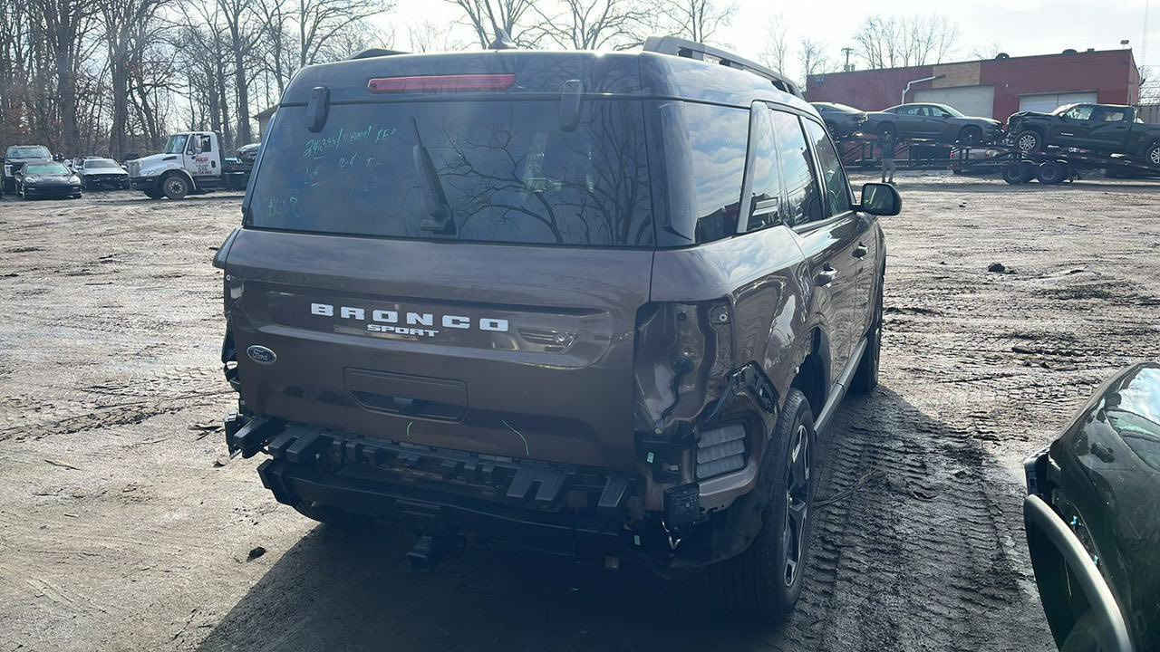 السلام عليكم
فورد برونكو 2022

كلين تايتل كفاله من الصبغ والحادث والتبديل

محرك1.5 توربو 

سلندرv3( ٦ نوزل)

كير 8 نمر 

دفع رباعي دبل اكسل 

فئة big bend

تبريد قطعتين ثلج

تدفئة

حساسات خلفية 

كاميرا خلفية 

رمز الباب من فورد 

خمس مودات قيادة goat 🐐

شاشة ابل كاربلاي

حساسات مري ومسار وستيرن 

((ماشيه45 الف مايل فقط))

جنطة كبيرة 

اوتو ستوب + اوتو هولد 

سايد بريك دكمة 

كير ماوس 

و....الخ مواصفات فورد معروفة 

مكان السيارة بغدادالعبيدي 

السعر١٦٥وبيهه مجال كلش بسيط حك جيتك 

رقم بغدادتحًويل مباشرثاني يوم مصفره غرامات قبل اسبوع
***********
***********
