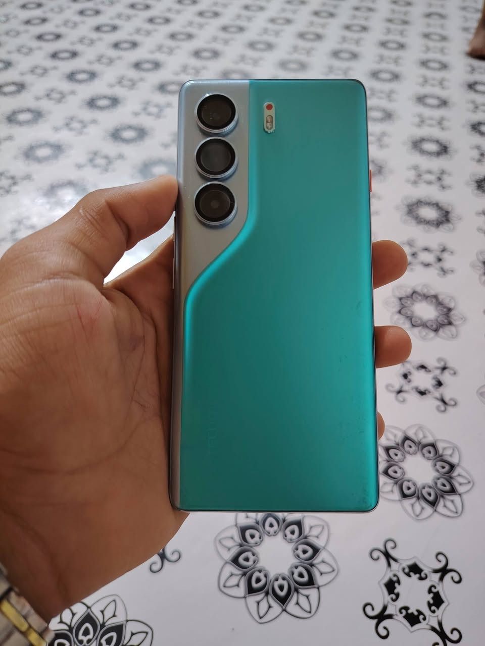 سلام عليكم ورحمة الله وبركاتة تليفون جديد بعده بحالة الوكاله تكنو كامون 40برو 5G السعر 375وبيه مجال حك الجيه الشراي يتصل ع الرقم ***********
