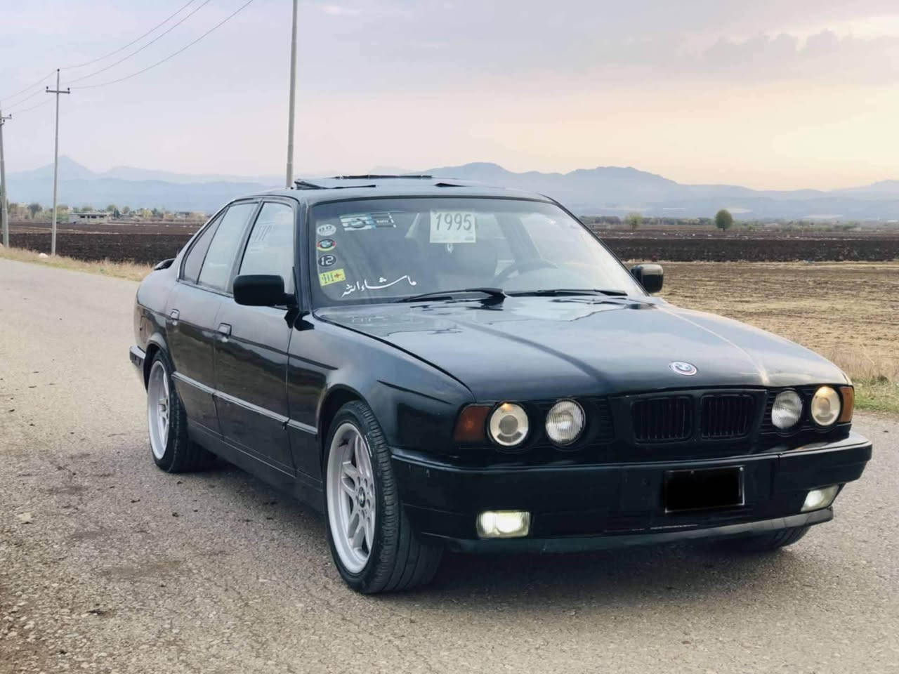 بە ناوێ خوای گەورە ئەم بێەمە بۆ فرۆشتن ٥٢٥ بیلاد گێر عادێ زۆر زۆر بە قوەتە 🔥🇩🇪 دەعمو لیدراوی نییە سەیارەکە جوانە سعری خوار هەر هەموو بازارە سیارەکە ئــارم پـــلاســتێک سلــیمانیە بە شــەرەت ✅٧٠ هەزار خــرامەی تیایە بە شەرەتی خرامەش ✅ ویلاو تایەی لۆکە دەعامی دواوی M✅ لە سلیمانیم توخوا مشترێ نیت سەرم مەێشنە سیارەکە هەرزانە ٣١ گەلاو تۆزی مەعمالە سیارەکە مۆدێلی 1994✅ هــێچ نەماوە نەینوسم بەس بۆ ماعملە تەلفون بکە (***********) لە سلیمانیم 🖤🪬 السليمانية, العراق
