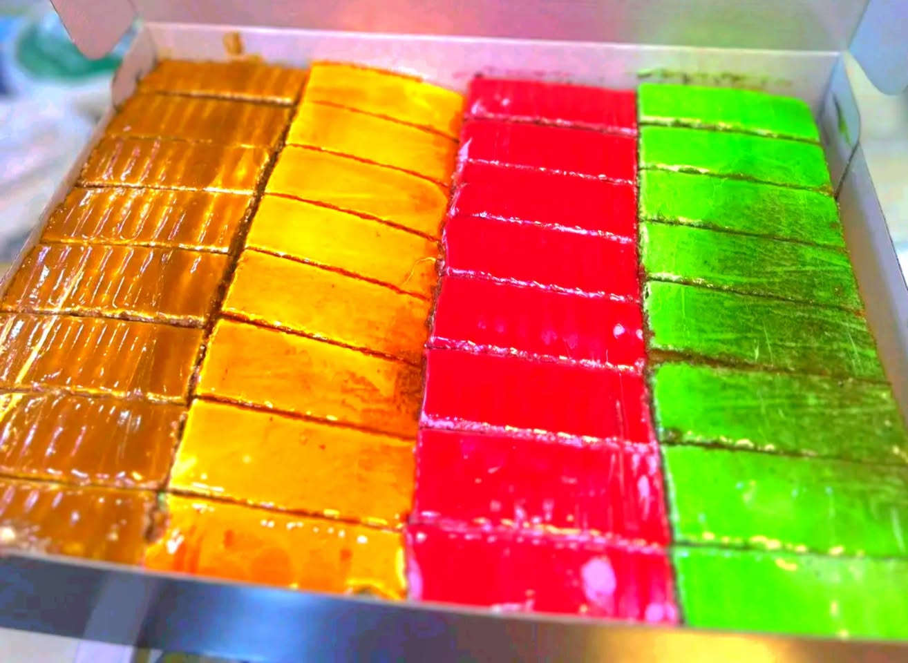 #كيك قطع مناسبات يحتوي على ٣٢ قطعه 
بسعر 8000 متوفر توصيل داخل مركز كربلاء للاستفسار اتصل على الأرقام التاليه وبيها واتساب او مراسلتنا على الخاص *********** 
*********** نستقبل الدفع الإلكتروني والنقد ونتعامل بالرصيد ايضا
