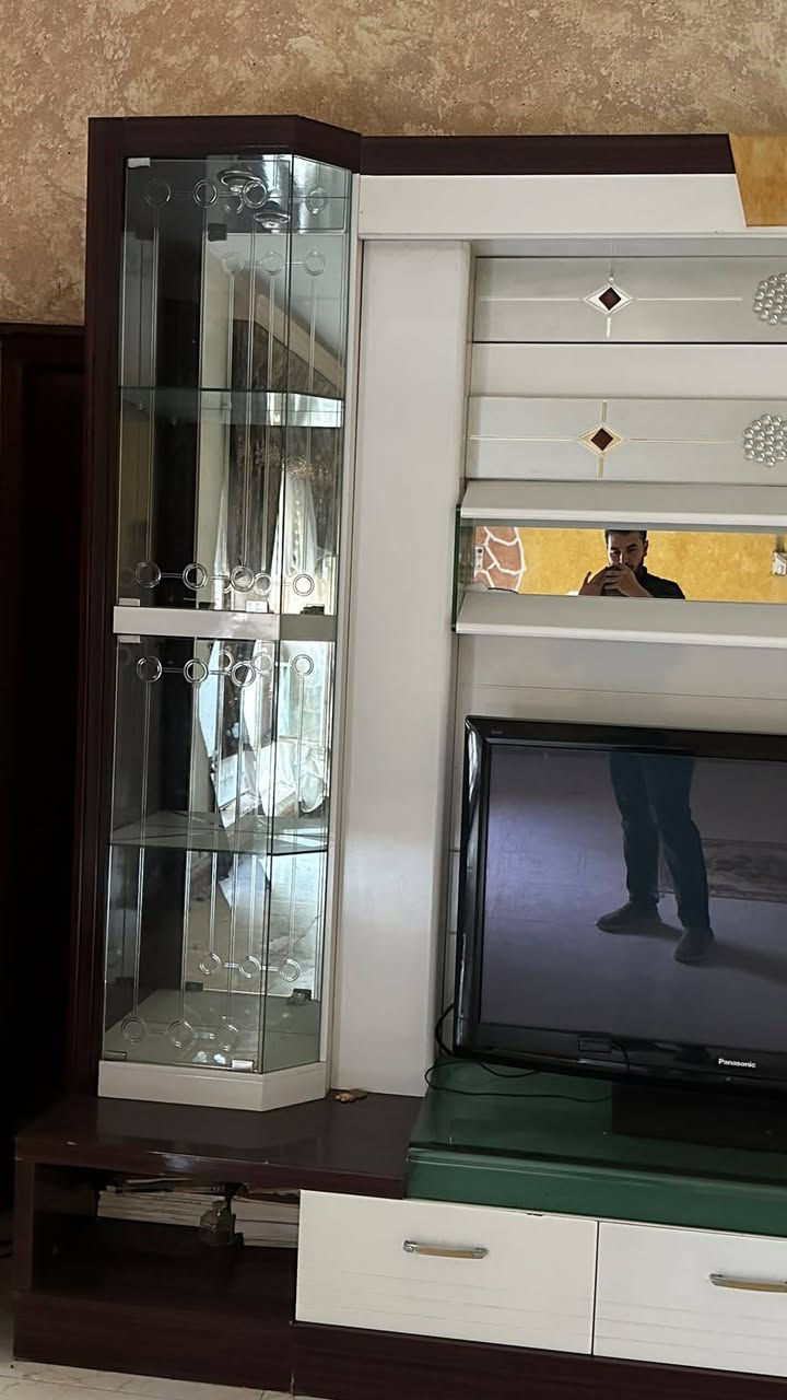 سلام عليكم 
مكلف بنشر غراض للبيع 
المعرض كبير سعره 300
المعرض صغير سعره 50 
الخاص مفتوح او اتصال على الرقم ***********
