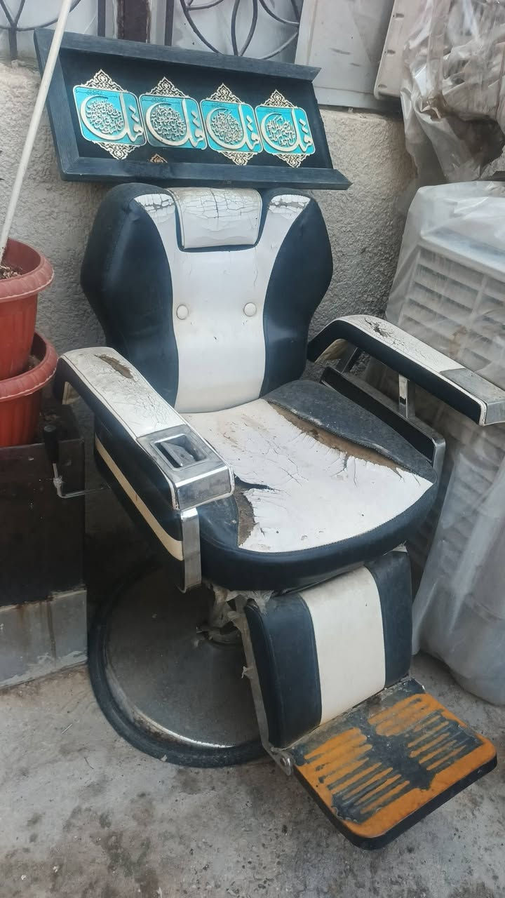 السلام عليكم شباب مكاني بغداد حي العامل عزلت محلي صار أسبوع وعارض الأغراض للبيع الأغراض نضيفات عليهن اتراب تجي وتفحص بعينك 
الكراسي للبيع شغلات الجكات مالتهن نقصهن فقط دوشمه 
الأسود ٢٠٠ 
والأبيض ٨٥
البراد ٥٠ 
كيزر اصغير مال محل ٢٥ قفل 
المجرات الأسود قفله ٢٥
الأبيض قفله ٣٠
جهاز الهايدرو فيشل ٢٥٠ قفل شركه الأطلس الأصلي 
جهاز بخار شركه الأطلس الاصلي قفله ٣٠ 
*********** هذا رقمي
