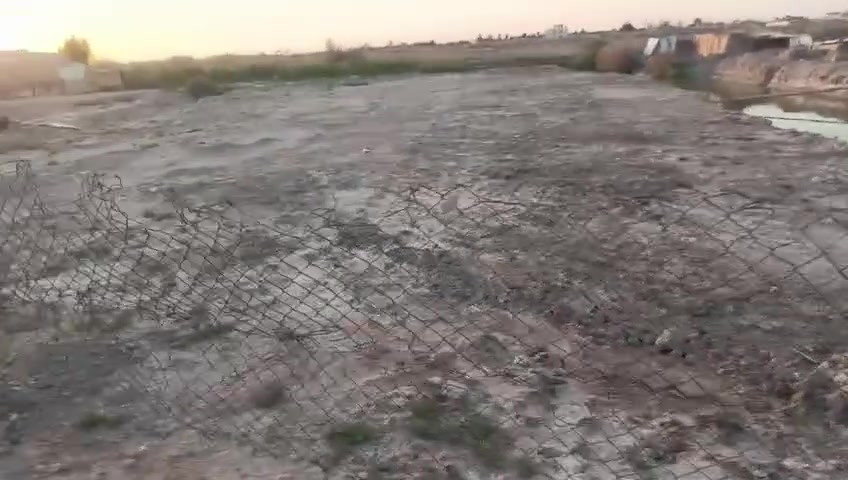 السلام عليكم شباب شلونكم شو اخباركم قاع ارض للبيع المساحه دونم المكان البصره درمت عليه واصل لها كهرباء وبورماي حلو السعر 45 وبيها مجال الطيبين ***********
