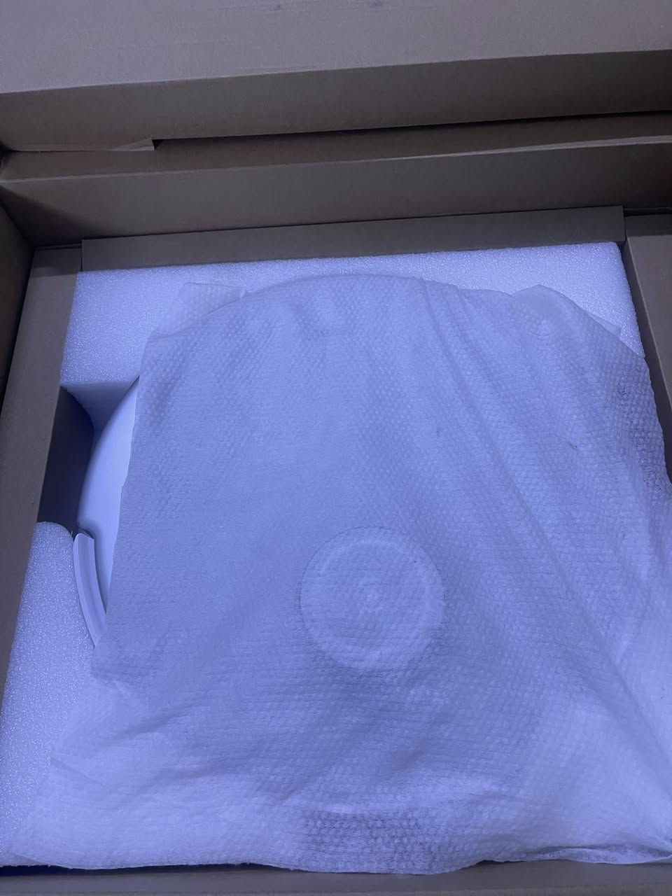 ECOVACS DEEBOT T20 omni باله شبة جديد 
- كنس ومسح بنفس الوقت 
- حساسات لتجنب العقبات.
-ميزة التعرف على الاشياء .
- خاصية المسح الدائري ..
-خاصية غسل المماسح تلقائيا .
-تفريغ الاتربه تلقائياً .
-رفع الممسحة عند الوصول الى السجاد .
- نظام ترشيح للقضاء على البكتيريا أثناء الكنس.
- رسم 3 خرائط للمنزل.
- قوة الشفط 6000pa .
- بطارية ليثيوم 5200mah.
- نظام مسح سريع


**إذا كنت صاحب هذا الإعلان وتريد حذفه لأي سبب، رجاءا أرسل رسالة إلى الدعم الفني**