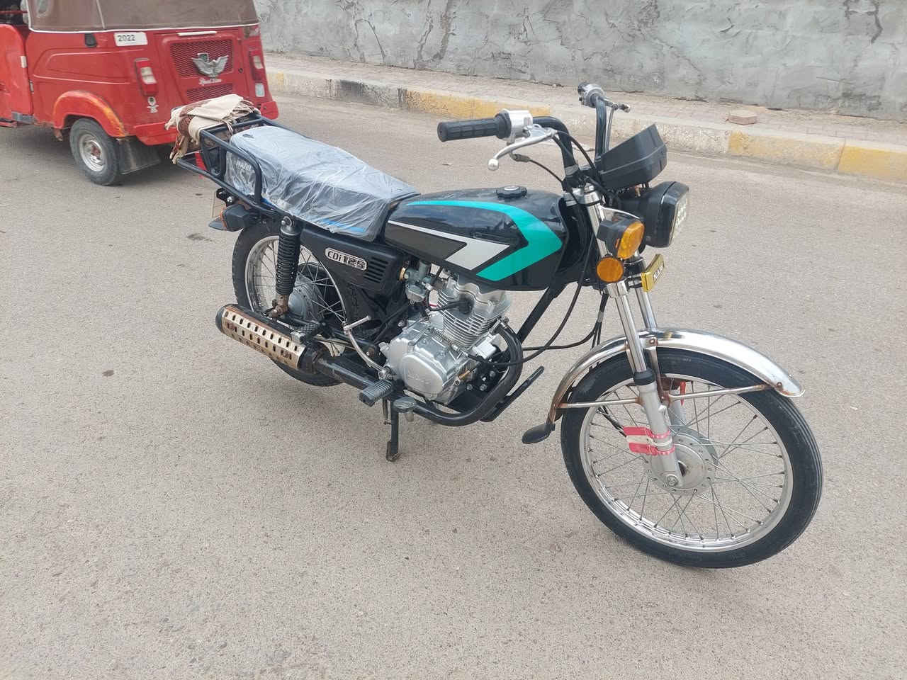 سلام عليكم دراجه نامه للبيع بدون  ب675وبيه مجال مكاني لميمونه ‎‎0782 162 9413
