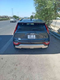 عندي سياره كيا نيرو هايبرد وارد أمريكي بيها الجاملق مال السايق والباب ...