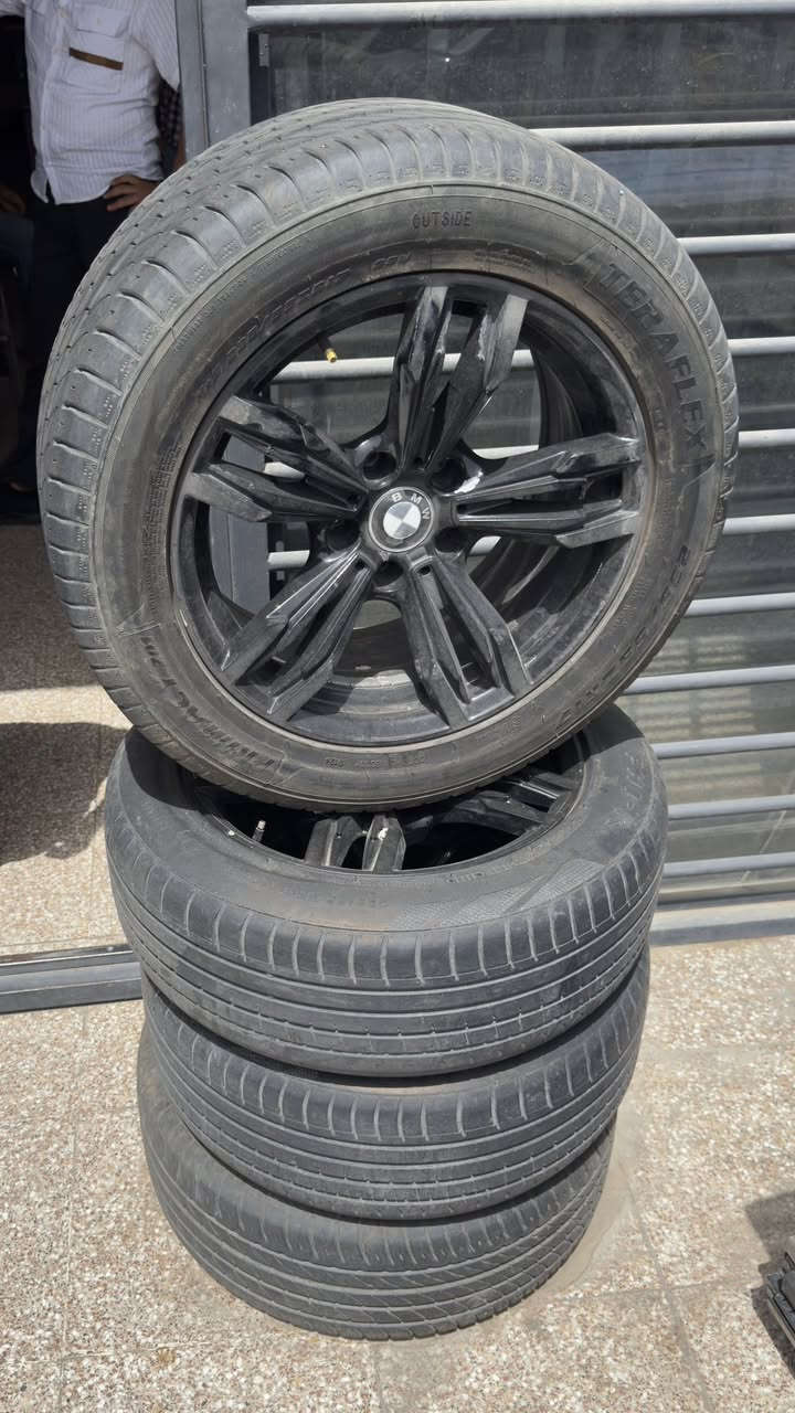 ويل ام سبوكس 18 حجم 18 وبي تخم تاير جديد وبدون تصليح وبدون عواج  وكصب جدد للبيع او المراوس حسب القناعه سعر البيع
5 ورقات  
مكاني بغداد حي الجهاد 
***********
