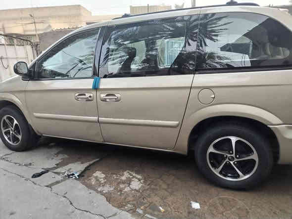 دوج كلايسر كرفان بتره موديل ٢٠٠٧ 
بيع او مراوس حسب القناعه  رقم بغداد جديد وبسمي السعر ٧٠وبيه مجال ***********
