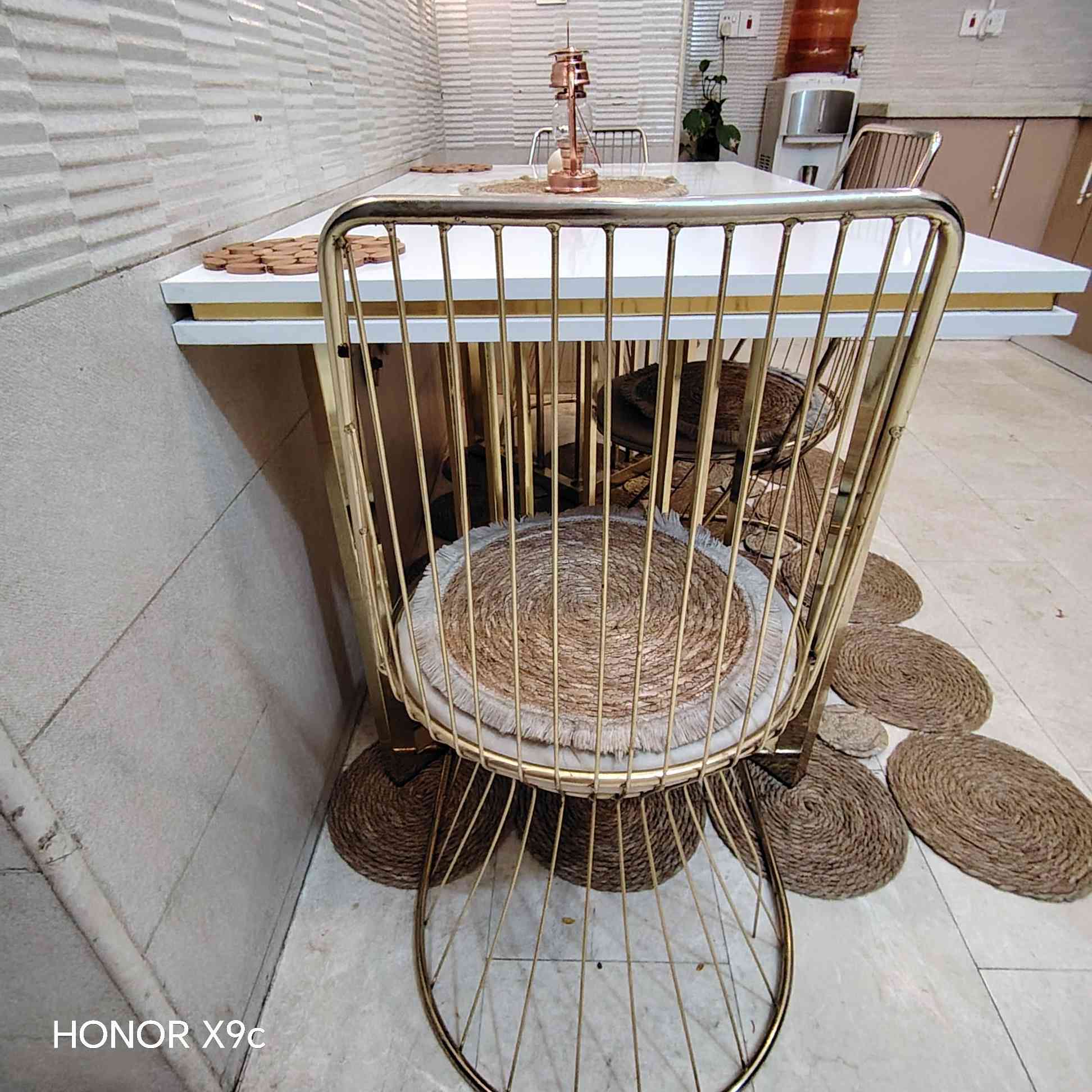 ميز طعام خشب hdf والارجل حديد ذهبي مع ٣ كراسي السعر ٣٠٠ وبي مجال المكان الإعلام العمداء قرب المستوصف


**إذا كنت صاحب هذا الإعلان وتريد حذفه لأي سبب، رجاءا أرسل رسالة إلى الدعم الفني**