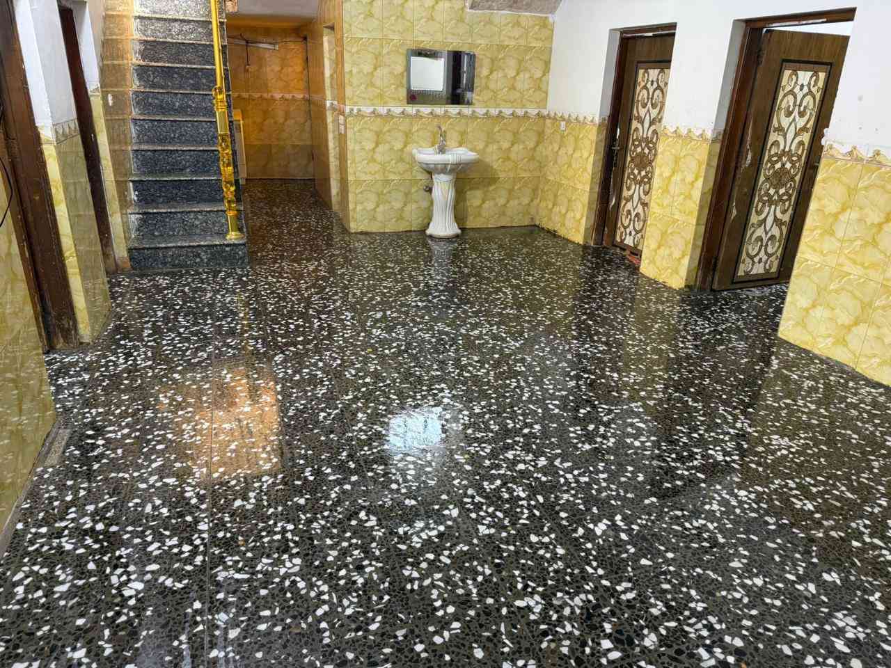 السلام عليكم بيت مساحه ٢٥٠ متر السعر ٨٨
الشعله الدوانم شارع البلوك أسد بغداد
طابق واحد يحتوي على استقبال حولي مطبخ 
حمامات ٢منور غرف النوم ٢
للتواصل ***********واتساب
***********
