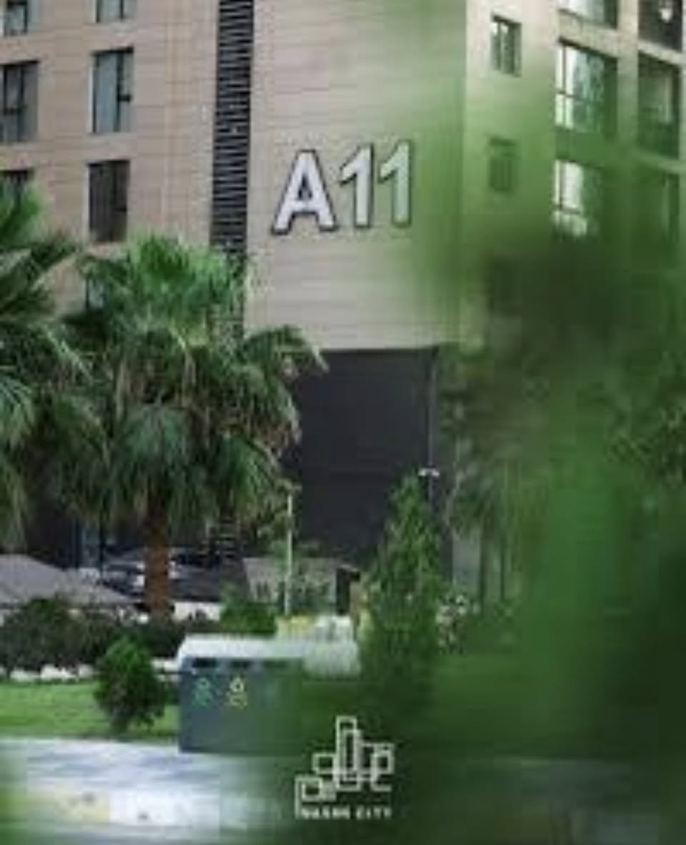 السلام عليكم
عروض مجمع النسيم 🌃

شقة للبيع 

العنوان/  مجمع النسم 
المساحة/ 280 متر
النوع/ بينت هاوس
-عدد الغرف   /  4
- حمامات / 4
- صالة وغرفة غسيل 
-اطلالة  /  داخلية

شقة للبيع 

العنوان/ مجمع النسيم السكني
المساحة/ 191م
-عدد الغرف /  3 واحدة ماستر
عدد الحمامات / 3
-اطلالة / جنائن معلقة 
-التسليم / الشهر السادس 2026

شقة للأيجار 

العنوان/  مجمع النسيم 
المساحة/ 140 م 
-عدد الغرف / 2
عدد الحمامات / 2
-اطلالة / بوليفارد 
صاله كبيرة وسبالت VRF
كل الشقة 
-التسليم / زيرو 
مؤثثة بالكامل

شقة للأيجار 

العنوان/  مجمع النسيم 
المساحة/ 211 م
-عدد الغرف / 4
عدد الحمامات / 3
صاله كبيرة وسبالت VRF
كل الشقة 
مؤثثة بالكامل

شقة للبيع 

العنوان /مجمع النسيم 
المساحه/140
عدد الغرف /2
عدد الحمامات /2
إطلاله/بوليفارد
التسليم /مباشر

شقة للبيع 

العنوان/ مجمع النسيم
المساحة/١٦٥م 
-عدد الغرف / ٢
عدد الحمامات /٢
-اطلالة / اطلالة داخلية

للاستفسار الاتصال على الرقم 
***********📞

نستقبل كافة عروض البيع و الايجار 

شركة حلم بغداد العقارية 🏢
