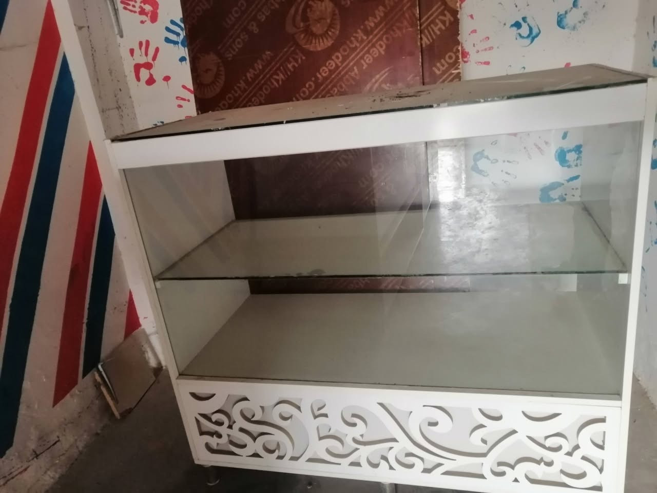 السلام عليكم 
رفوف عدد5
ميز عدد5 
 للاستفسار ***********
