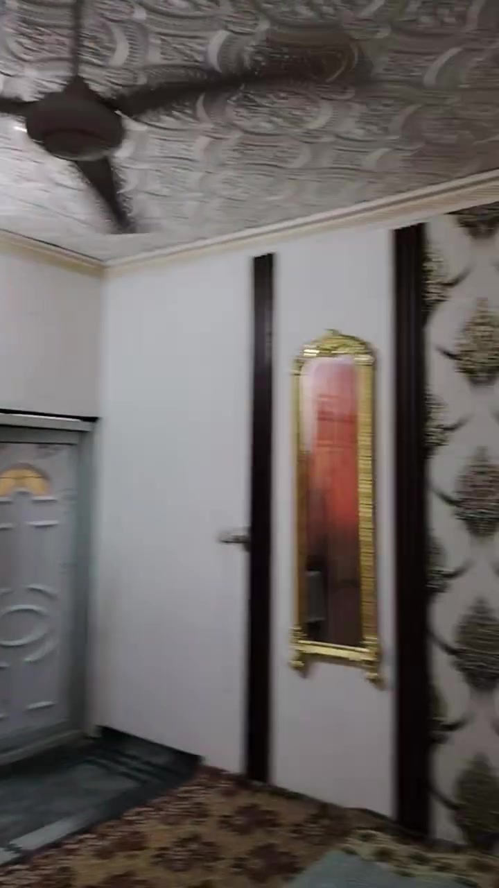 السلام عليكم بيت للبيع طابو 100م امامي طابقين 
كل الخدمات متوفره تبليط ورصيف ومجاري ومي وكهرباء ونت ضوئي 
المكان تضحيه قرب مدرسة قبضة الهدى 
واعدادية السلام 
يتكون البناء من طابقين الاول ديوانه وصاله وغرفه ومطبخ وصحيات 
والطابق الثاني صاله وغرفتين 2 وصحيات وصطح 
البناء الطابق الاول طابوگ وعگاده  والطابق الثاني فرمستون 
بناء الطابق الاول سنة 2018 والطابق الثاني 2023
للتواصل ***********
