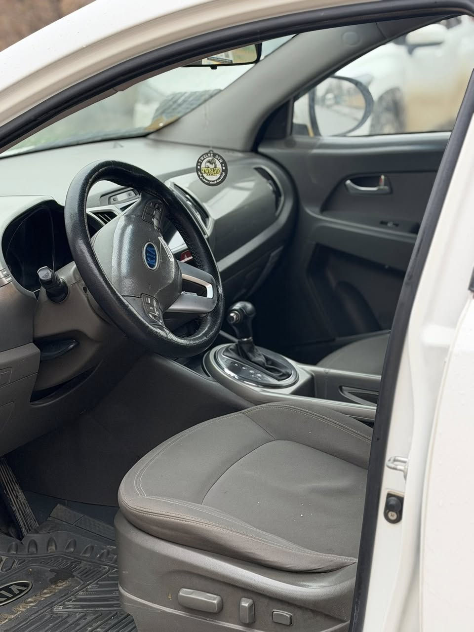 السلام عليكم
كيا سبورتج 2011محدث 2014
تحكمات ستيرن 
بدون ايرباك
 دواخل سليمه 
الضرر خشم البوند نتيجة سقوط باب عليها 
وباب النفر 
كوبون موجود 
شرط التحويل باسم ابن عمي 
ماشيه فوق ال240

السعر 137بيها مجال 
للتواصل خاص 
او الاتصال على الرقم 
***********
***********
