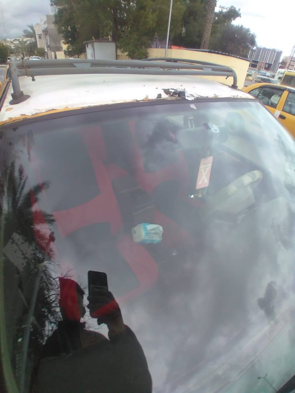 سلام عليكم بيجو باص موديل 2010سياره جاهزه مكينه قبل شهر شديته تخم تاير باتري جديد سياره خير من اله مابيه نقص رقم بغداد سنويه عضم عاج 2028 بس ما اندل راعيه للبيع او امراوس السعر 15 وبيه مجال الرقم***********مكان بغداد
