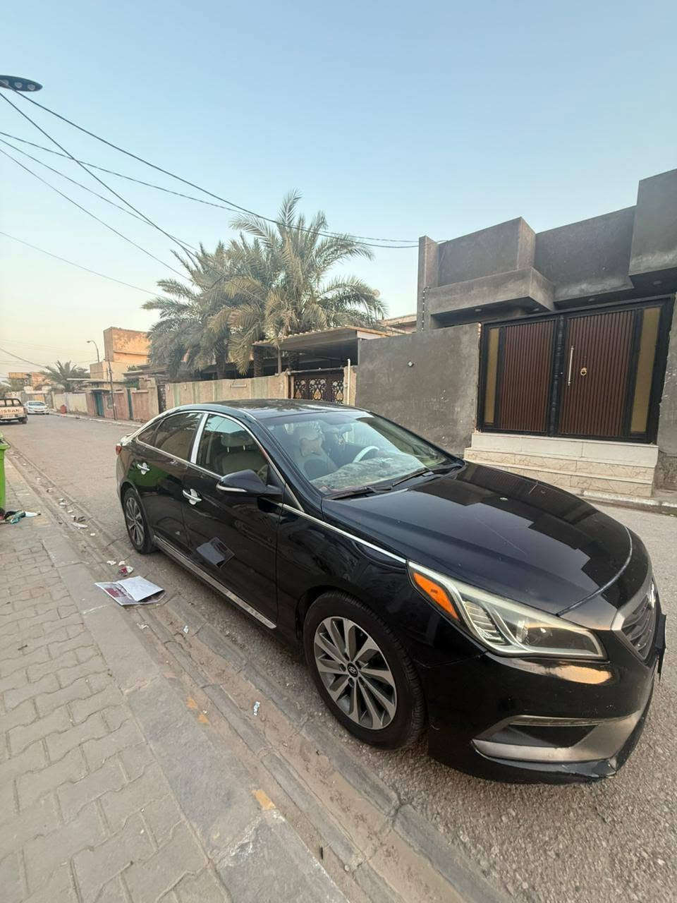سوناتا سبورت ٢٠١٦ 
اللون اسود ملكي 
وارد امريكي 
ماشية 140 mi
كشنات جلد 
كشنات تدفئة تبريد 
تحكم ستيرن 
تبريد قطعتين 
نظام ايكو + سبورت + نورمال 
شاشة 
تشغيل بصمة 
كير ومحرك مكفول ما مفتوح برغي 
السيارة بيها بارد فقط موضح بالصورة اسفل قبق البانزين 
تخم تاير جديد 
السيارة ما ناقصة اي شي
متواجد.اتصال فقط
***********
