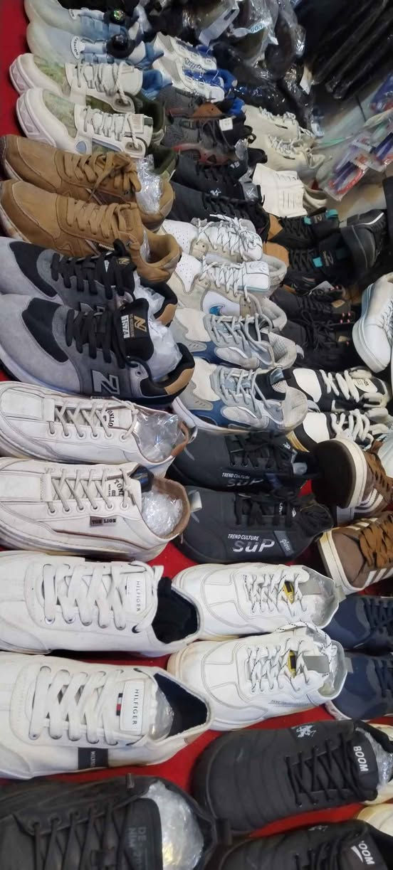 متوفرة حاليا شلعة كاملة
ترانشوزات رجالي شبابي
قياس 40 41 42
بغداد الشعب
للاستفسار الاتصال على ***********
واتساب بغداد, العراق
