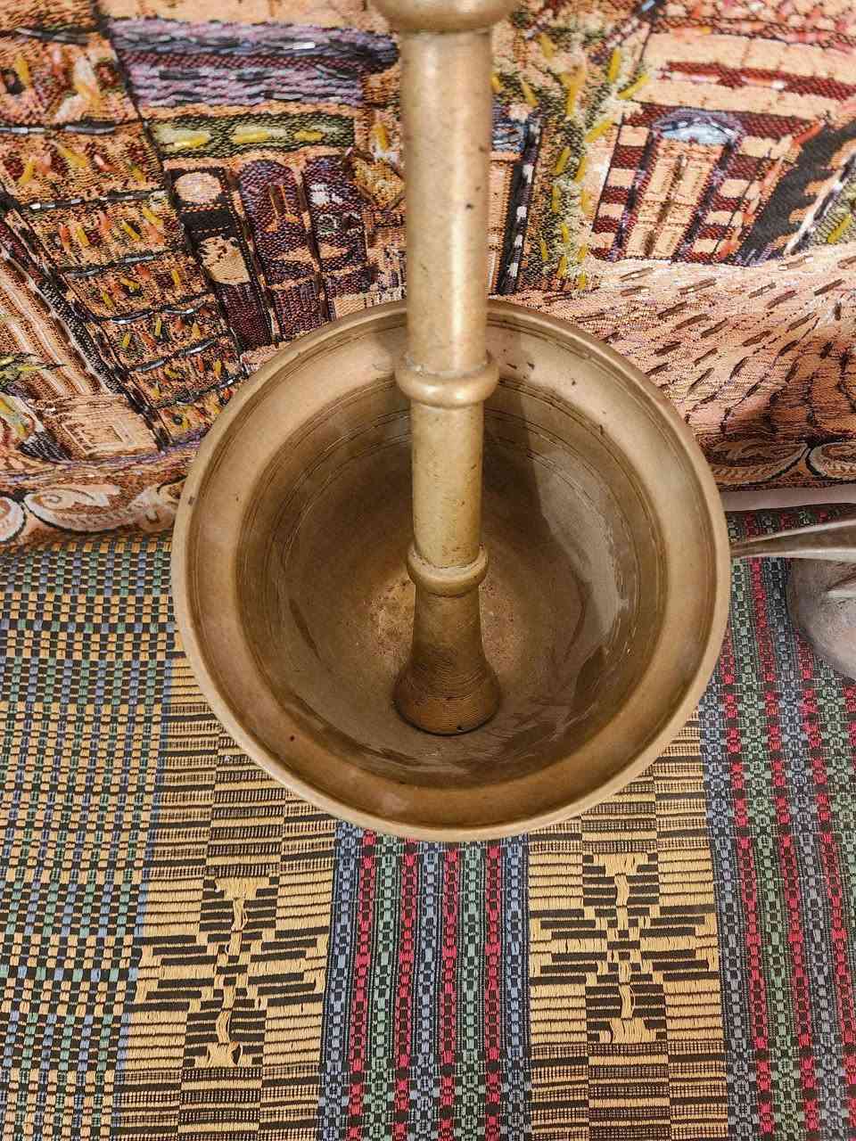 دله بغداديه وهاون بغدادي ارتفاع الدله 22 وارتفاع الهاون 17.5 سعر الكل 125 الف نهائي نهائي مكاني بغداد يوجد توصيل جميع المحافظات ***********
