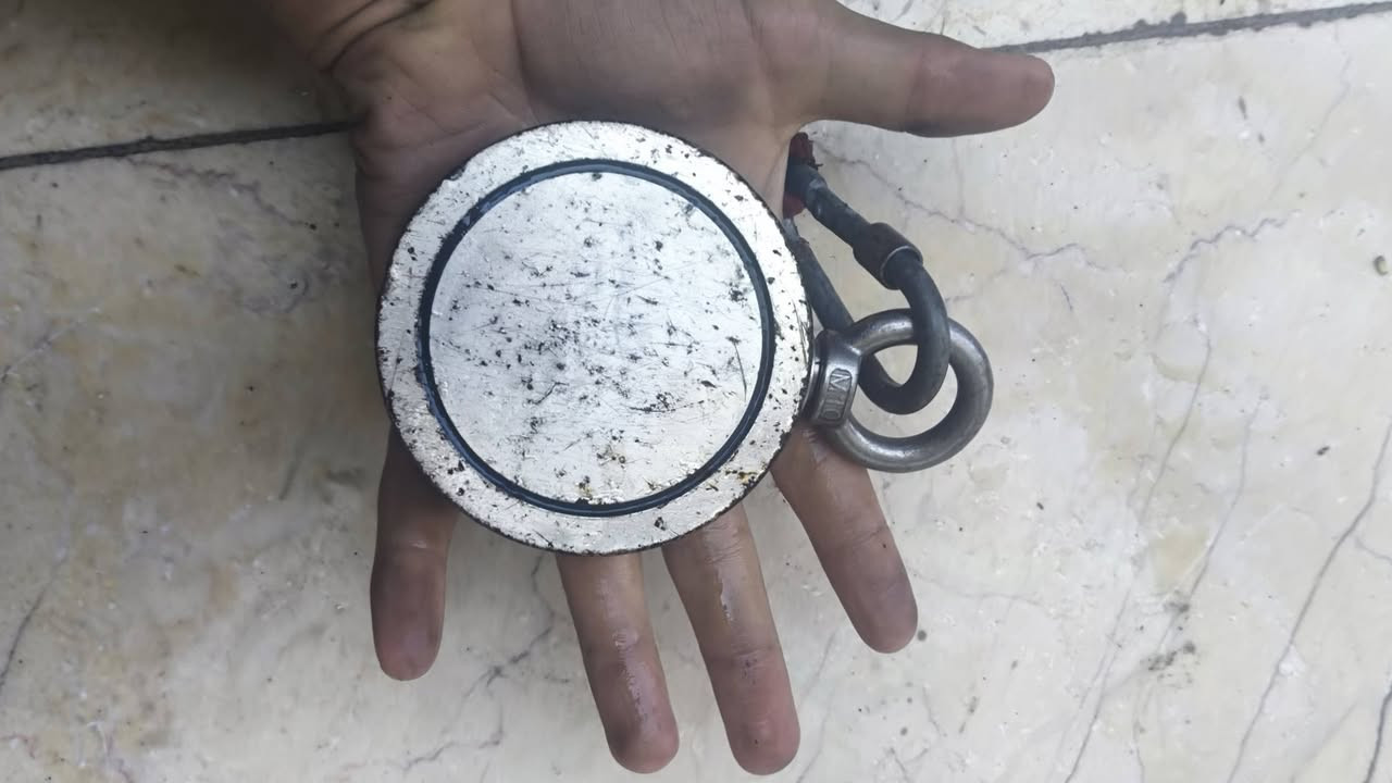 سلام عليكم. مغناطيس وجهين مع حبل طول 25 متر استخدام قليل
قوه 300 كيلو وزن تقريبن  كيلو او نص مكاني كوت واسط   سعره 60 قفل  عندي توصيل الجميع المحفضات خاص ماسنجر للتواصل


**إذا كنت صاحب هذا الإعلان وتريد حذفه لأي سبب، رجاءا أرسل رسالة إلى الدعم الفني**