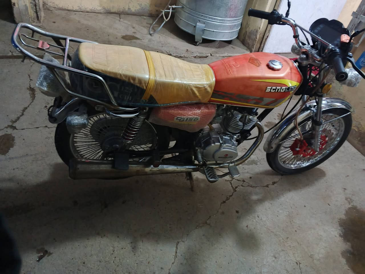 يا الله دراجه تايكر موديل 24 ورقه موجوده محرك شرط كهربايت كامله
ماشيه 2000 دراجه مكفوله من الشخط  الصور ضالمته السعر 650 وبيه مجال للشراي *********** ديالى شهربان 👍،
